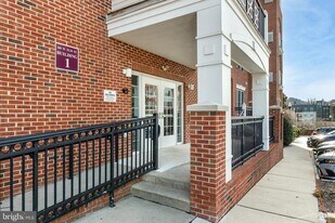 200 W Elm St in Conshohocken, PA - Building Photo