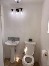 1716 1/2 Gage St, Unit REAR UNIT in Bakersfield, CA - Building Photo - Building Photo