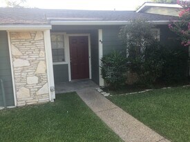 2800 Longmire Dr in College Station, TX - Building Photo
