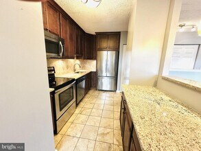 5500 Holmes Run Pkwy in Alexandria, VA - Building Photo - Building Photo