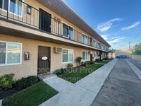 9421 Cedar St in Bellflower, CA - Building Photo - Building Photo