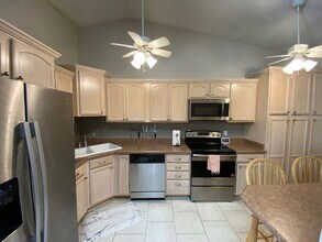 809 Dora Ct in Virginia Beach, VA - Building Photo - Building Photo