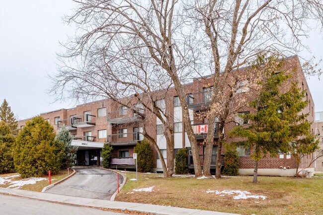 33 Hasting Rue in Dollard-des-Ormeaux, QC - Building Photo - Building Photo