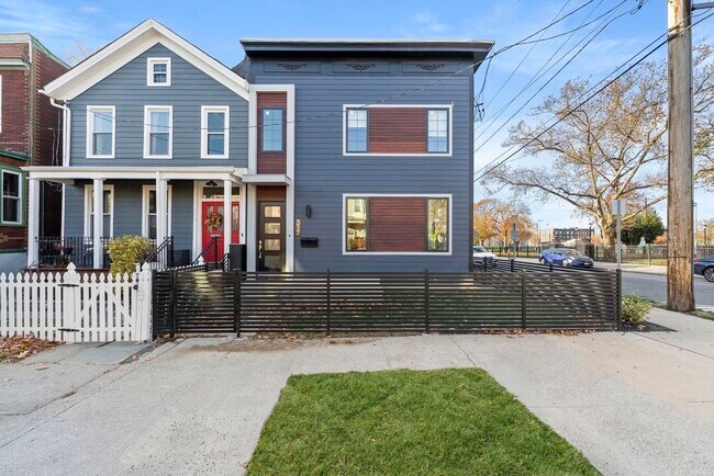 317 Sherman Ave in Jersey City, NJ - Building Photo - Building Photo