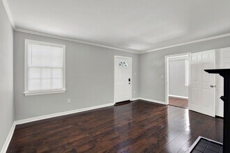 2215 Greenwood St in Savannah, GA - Foto de edificio - Building Photo