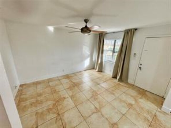 5174 NE 6th Ave, Unit 522 in Oakland Park, FL - Building Photo - Building Photo