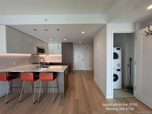 131-01 40th Rd, Unit 16T in Queens, NY - Foto de edificio - Building Photo