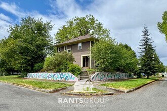 536 14th Ave SE in Olympia, WA - Building Photo - Building Photo