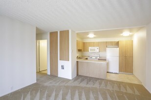 La Jolla Canyon Apartments in San Diego, CA - Building Photo