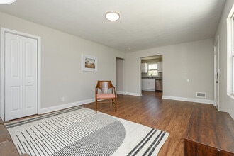 1 Gilbert Ct in Greenville, SC - Building Photo - Building Photo