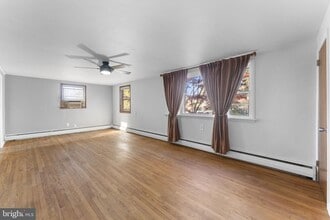 225 Pershing Ave in Horsham, PA - Building Photo - Building Photo