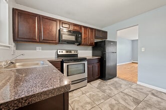 106 Central Ave in East Hartford, CT - Foto de edificio - Building Photo