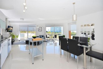 7700 Tatum Waterway Dr-Unit -201 in Miami Beach, FL - Building Photo - Building Photo