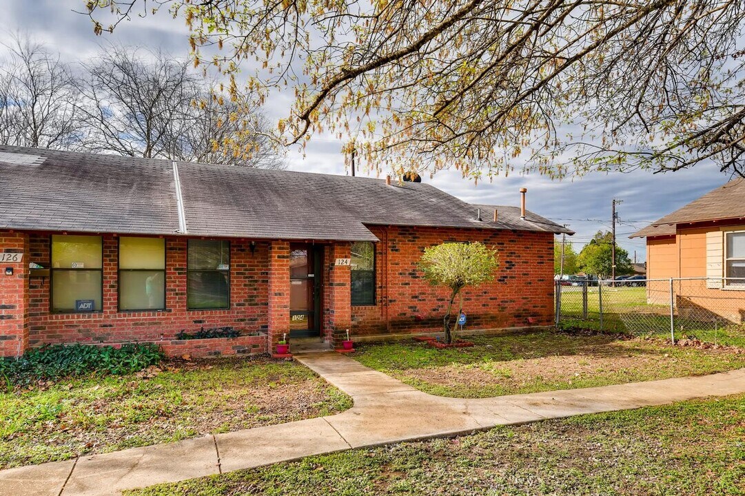 124 Menlo Blvd in San Antonio, TX - Building Photo