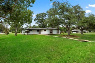 606 Clayton St in Tomball, TX - Building Photo - Building Photo