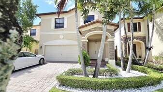 10032 NW 87th Terrace in Doral, FL - Building Photo