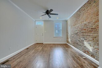 202 E Cross St in Baltimore, MD - Building Photo - Building Photo