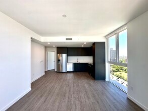 234 NW 17th St, Unit B09 in Miami, FL - Building Photo - Building Photo