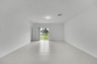 1012 Bent Creek Dr in Fort Pierce, FL - Building Photo - Building Photo