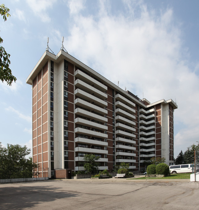 Blackthorn Manor in Toronto, ON - Building Photo - Primary Photo