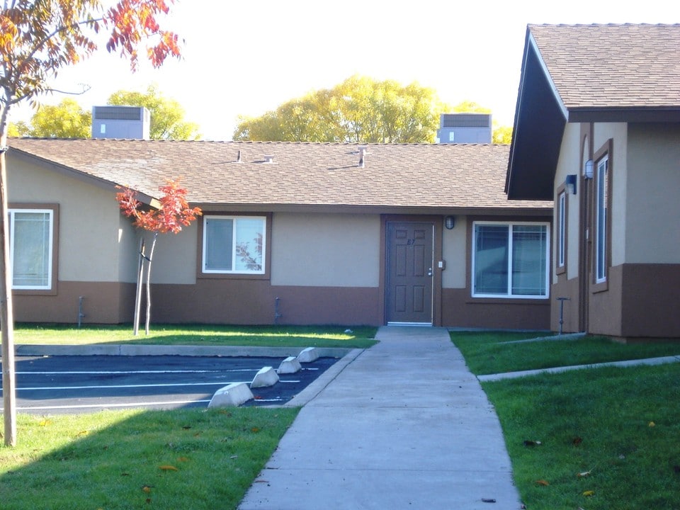 Homer Harrison in Delano, CA - Foto de edificio