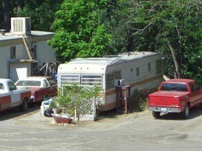 57633 Road 225 in North Fork, CA - Foto de edificio - Building Photo