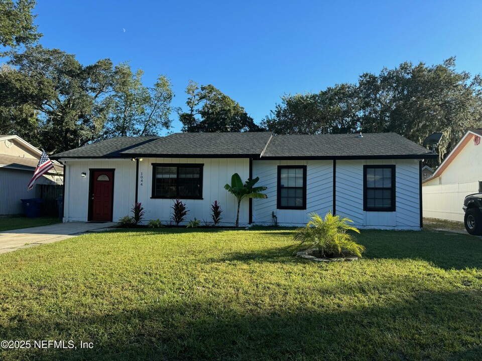 1044 Willow Cove Ct E in Jacksonville, FL - Building Photo