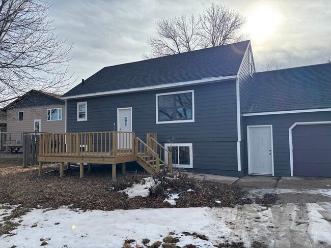 property at 1213 E Carol St