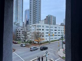 921 Thurlow St in Vancouver, BC - Building Photo