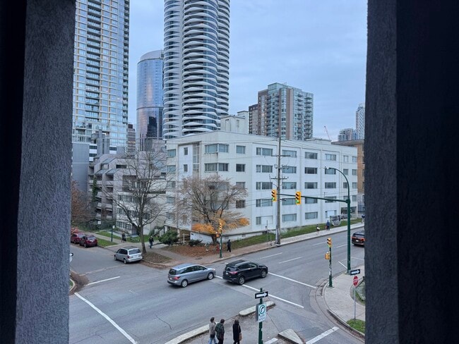 property at 921 Thurlow St