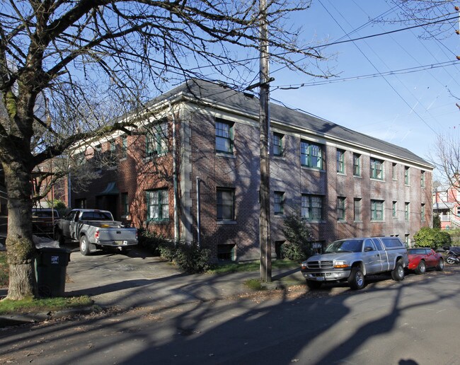 1436 SE Stark St in Portland, OR - Building Photo - Building Photo