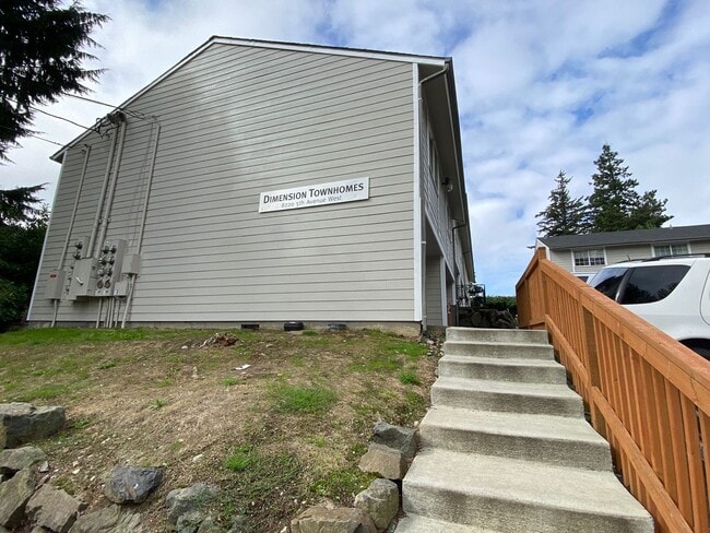 Highland Townhomes in Everett, WA - Building Photo - Building Photo