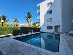 3944 NE 167th St in North Miami Beach, FL - Building Photo - Building Photo
