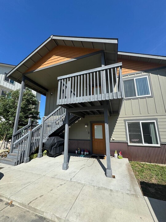 2241 Airport Rd in Ellensburg, WA - Building Photo