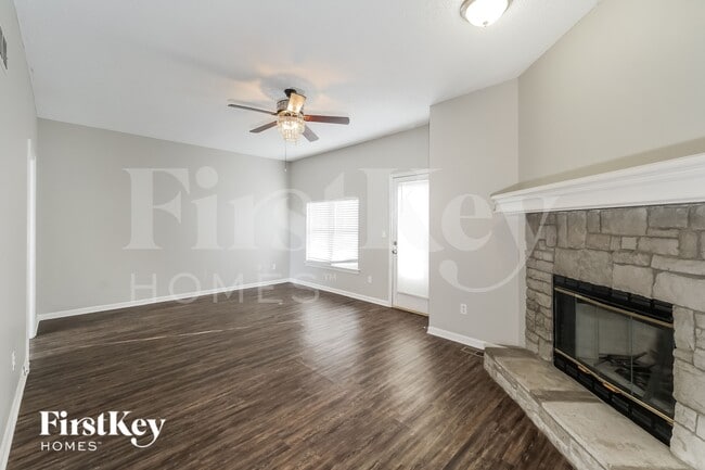 1611 Cooper Dr in Raymore, MO - Building Photo - Building Photo