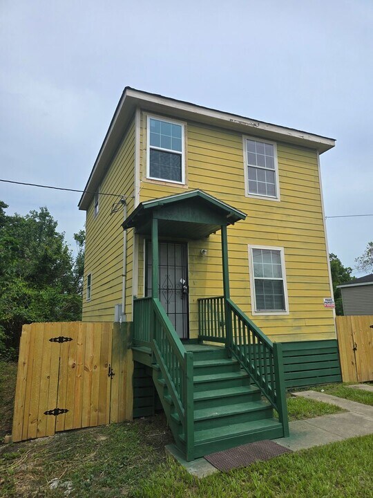 2430 Winthrop St in New Orleans, LA - Building Photo