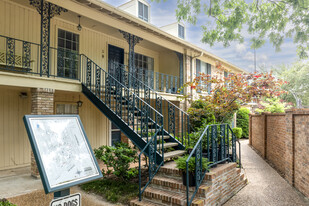 Inverness in Houston, TX - Building Photo