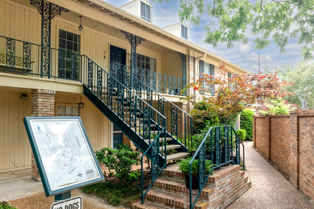 Inverness in Houston, TX - Foto de edificio