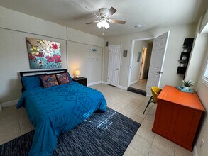 319 S Olive St in San Antonio, TX - Building Photo - Building Photo