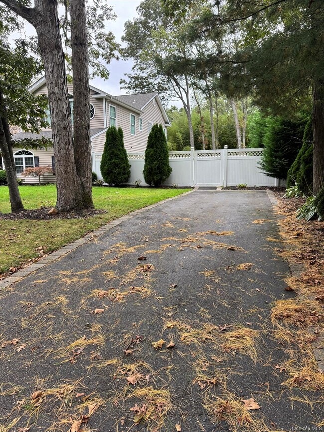 property at 38 Chelsea Dr