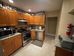 76 Egmont St, Unit 5 in Brookline, MA - Building Photo - Building Photo