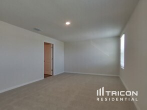 10749 Hidden Banks Gln in Parrish, FL - Building Photo - Building Photo