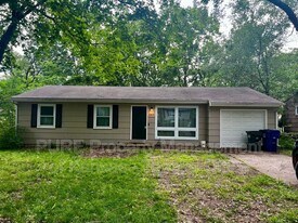 2015 Clifton Ct in Lawrence, KS - Building Photo