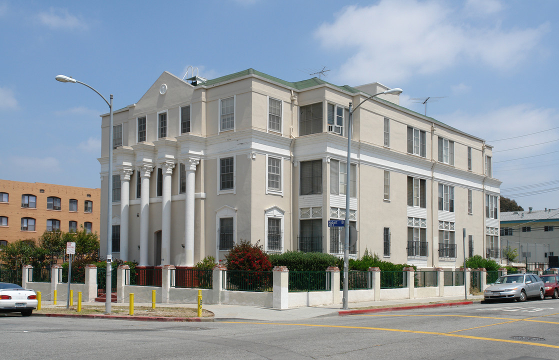 938 S Hobart Blvd in Los Angeles, CA - Building Photo