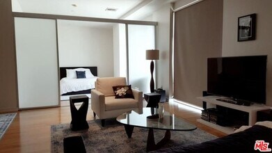 801 S Grand Ave in Los Angeles, CA - Foto de edificio - Building Photo