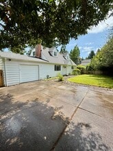 17898 Pilkington Rd in Lake Oswego, OR - Building Photo - Building Photo