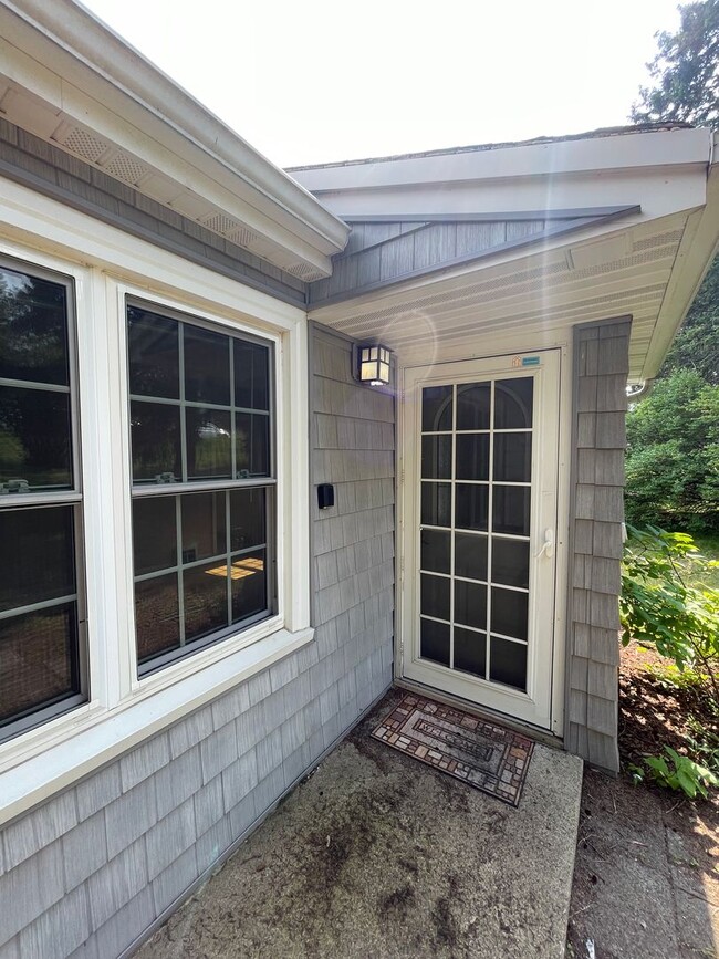 property at 718 E Skyline Pkwy