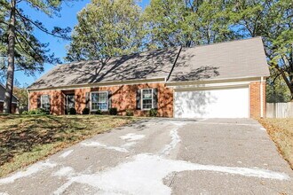 1790 Malabar Dr in Germantown, TN - Foto de edificio - Building Photo