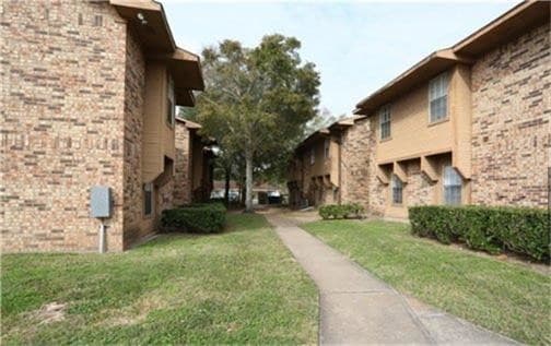 506 N McKinney St in Sweeny, TX - Building Photo - Building Photo