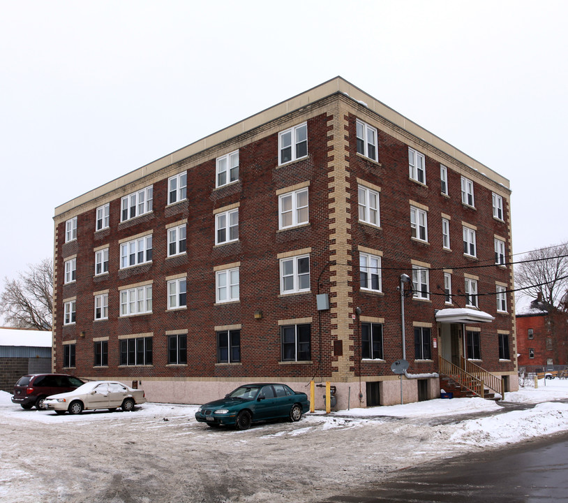 103 E Kennedy St in Syracuse, NY - Foto de edificio